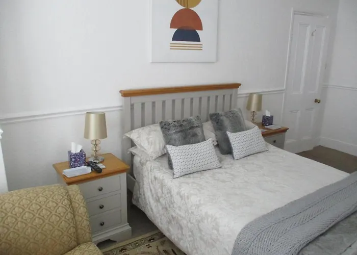 Lovely Spacious 3 Bedded First Floor Apartment