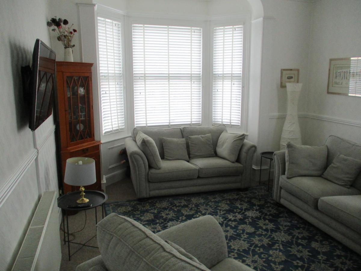Lovely Spacious 3 Bedded First Floor *