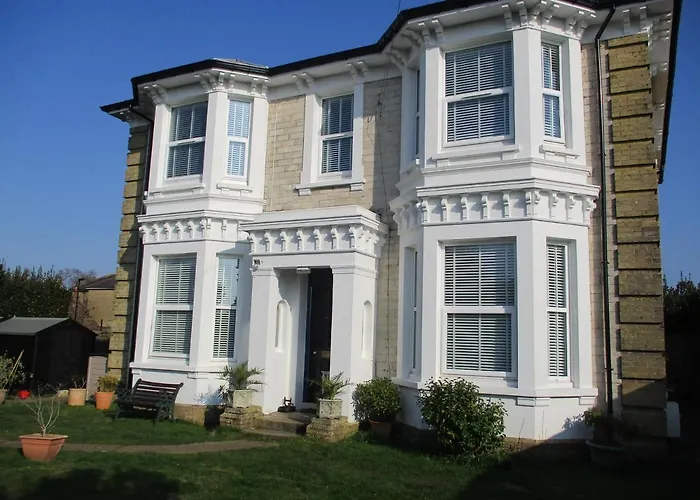 Lovely Spacious 3 Bedded First Floor Apartment