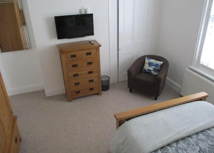 Lovely Spacious 3 Bedded First Floor Apartment