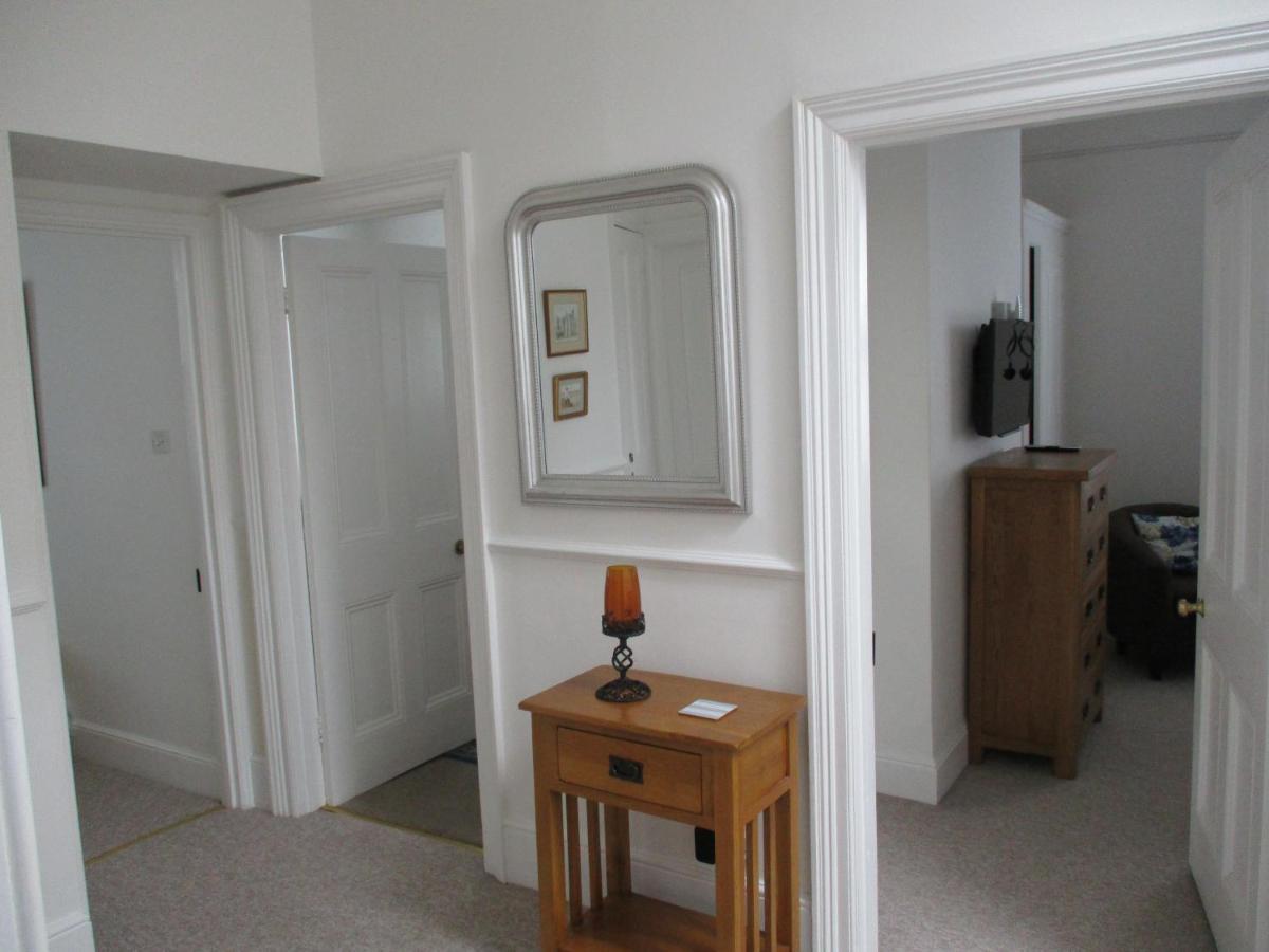 Lovely Spacious 3 Bedded First Floor