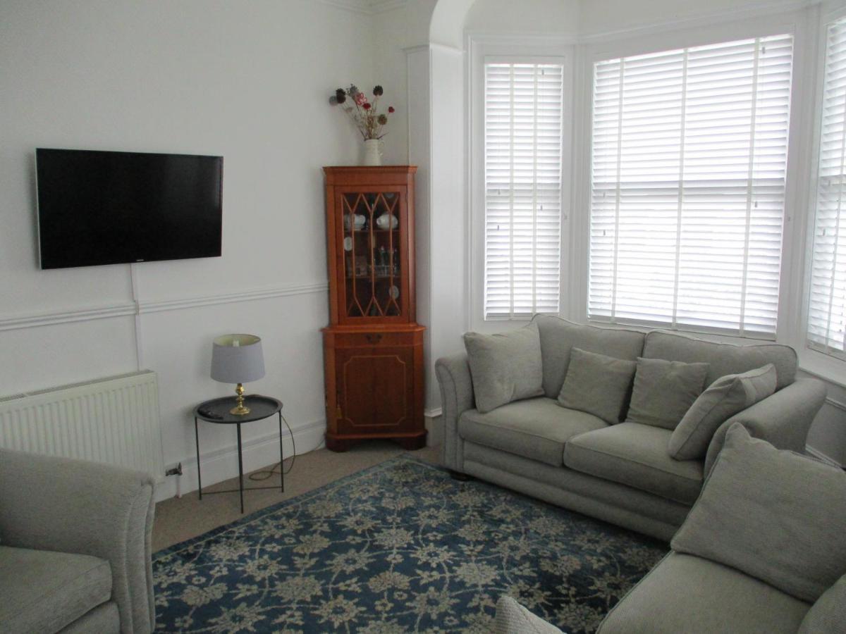 Lovely Spacious 3 Bedded First Floor *
