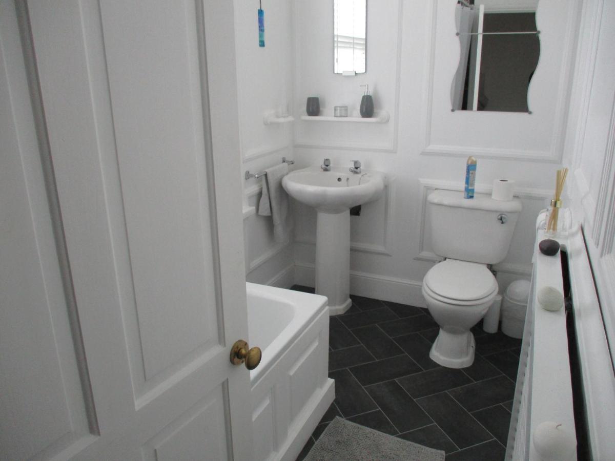 Lovely Spacious 3 Bedded First Floor