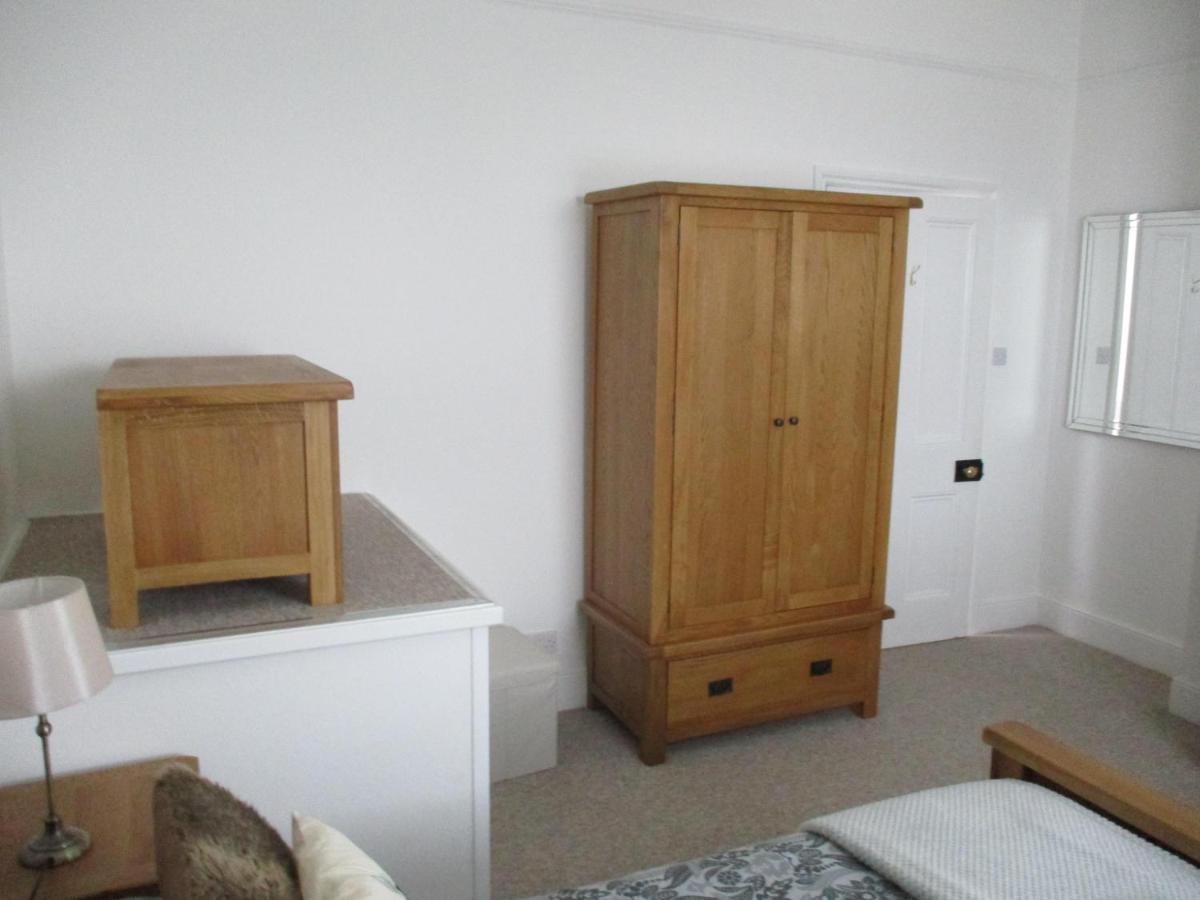Apartment Lovely Spacious 3 Bedded First Floor *