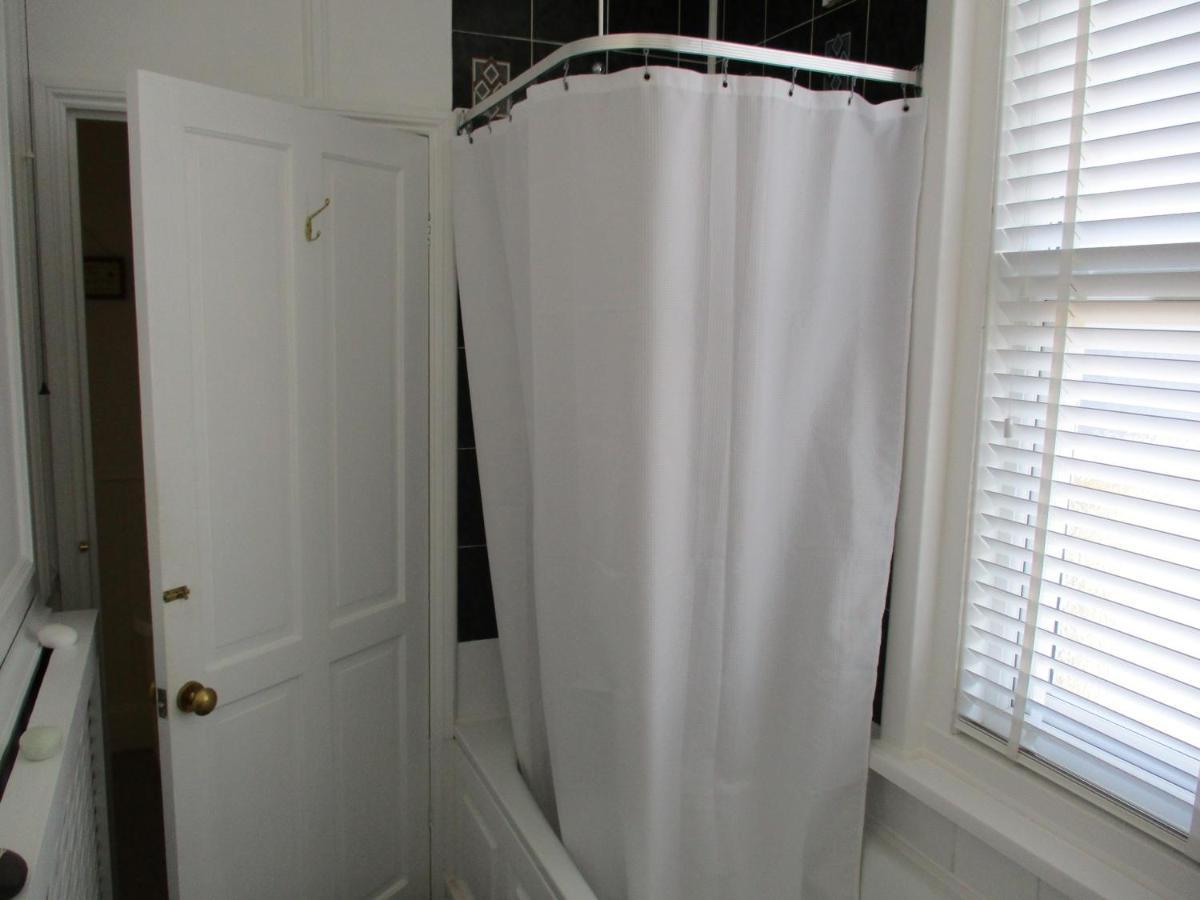 Lovely Spacious 3 Bedded First Floor
