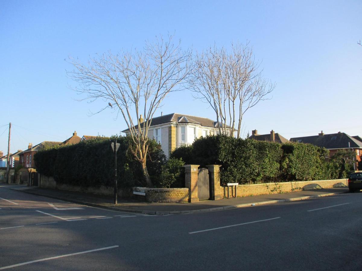 Apartment Lovely Spacious 3 Bedded First Floor *