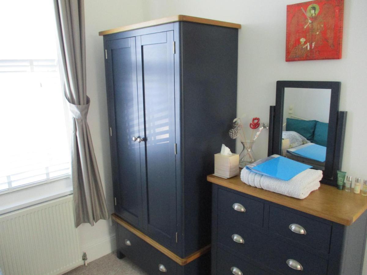 Lovely Spacious 3 Bedded First Floor Apartment *